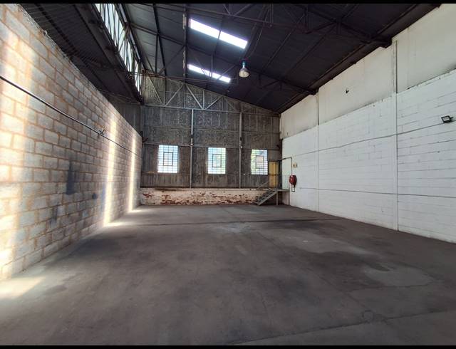 390M² WAREHOUSE TO LET IN HERIOTDALE